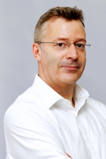 Dr. Hunt, neuer Referenz-Chirurg in London (Großbritannien) 