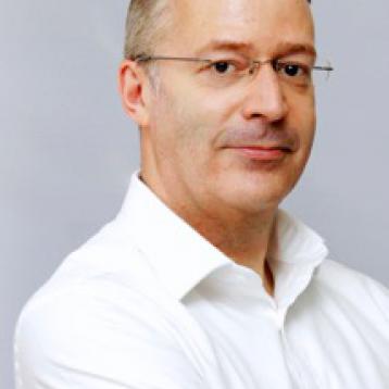 Dr. Hunt, neuer Referenz-Chirurg in London (Großbritannien) 